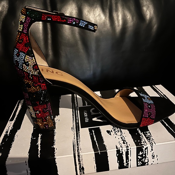 Heels - Picture 4 of 6